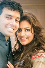 Nisha Agarwal Karan Valecha Engagement Photos